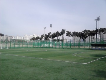 천안축구센터, “야간 풋살로 스트레스 날려요!”