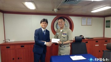 충북남부보훈지청  청주함 방문해 국군장병위문금 전달