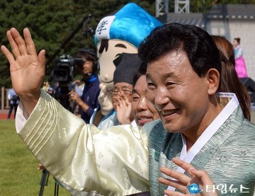 박용갑 중구청장, 대전효문화뿌리축제 방문을 환영합니다!