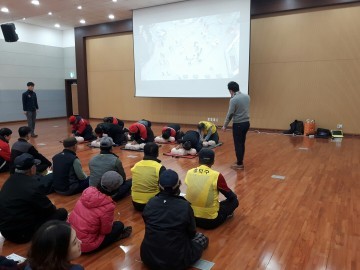 흥덕구 산불전문예방진화대 대상 심폐소생술 및 AED사용법 기도폐쇄 등 실습 응급처치 안전교육