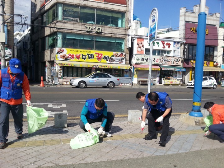 중앙동 바르게살기위원회 강구안환경정비