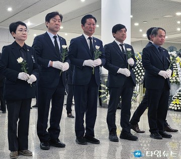 정청래, 대전 화재 분향소 조문…책임 규명 강조