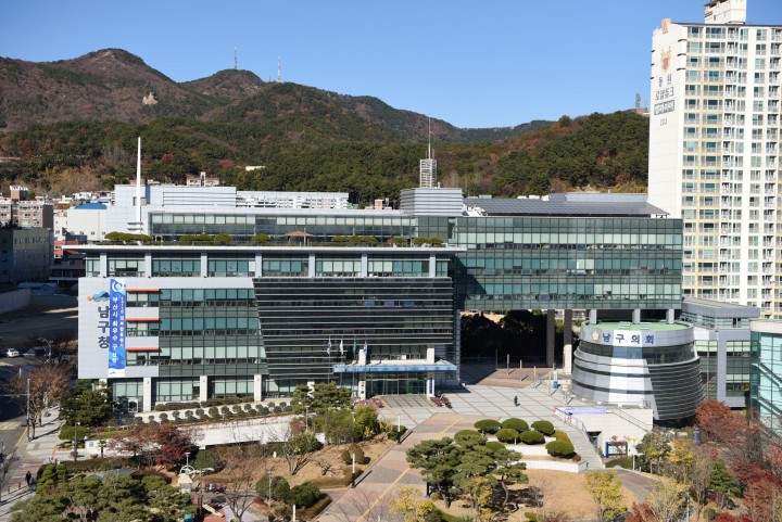 ‘구의장 아내 업체’와 수의계약... 부산 남구, 뒤늦은 해지 ‘뒷북’