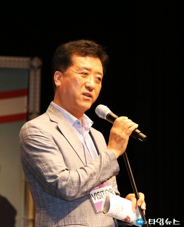 디쿠 페스티벌(DICU Festival)에서 축사하는 조원휘 대전시의회 부의장