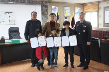 안동교도소, 풍산초등학교 재학생에게 장학증서 수여