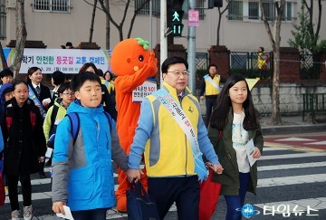 권선택 대전시장, 초등학생 등굣길을 점검하다!