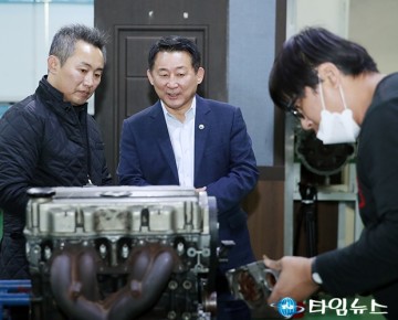 우수 직업훈련기관 방문한 서철모 서구청장