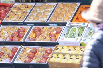 정부, 설 장바구니 물가 잡기 ‘총력’…성수품 27만 톤 역대급 공급