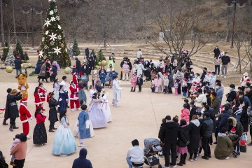 [포토뉴스]한국문화테마파크 '미리' 크리스마스 사흘간 관광객 3천여명 몰려..