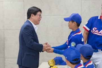 최교진 세종시교육감, 세종시 유소년(엔젤스) 야구단 초청 격려!