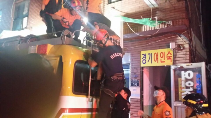 인천중부소방서, 2층 추락 요구조자 구조