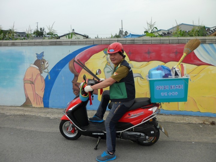 송월동 청소전용 오토바이 운행 동네를 깨끗이