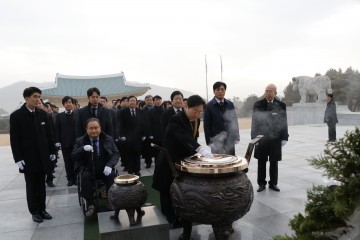 더불어민주당 대전시당, 새해맞이 현충원 참배