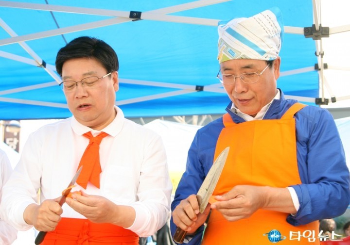 권선택 대전시장·한현택 동구청장, 누가 더 예쁘게 깎나?