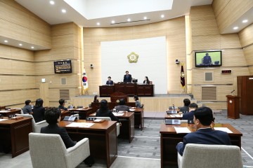 “함께 만드는 행복한 변화, 용산구의회가 시작합니다.”