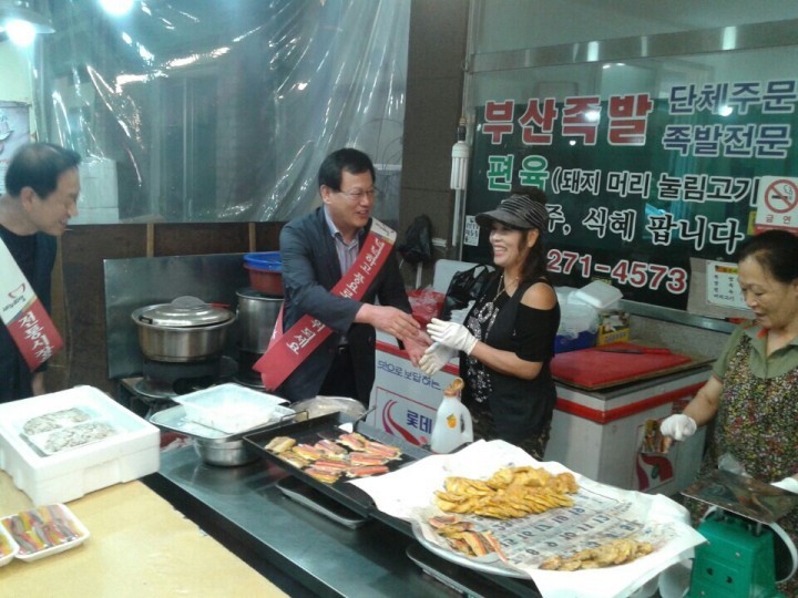 이은권 새누리당 중구당협위원장, 추석 명절 엎두고 재래시장 방문