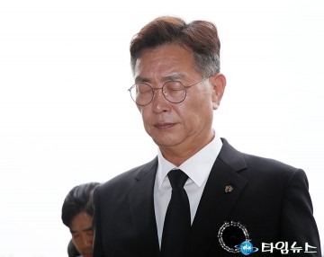 현충일 맞아 보훈공원 참배하는 김제선 중구청장