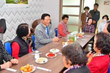 장성군, 경로당 305곳에 입식테이블·의자 지원 
