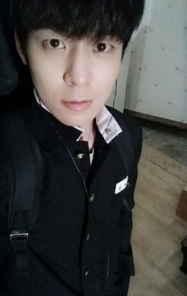배우 김사권, 교복 CF 모델 도전? 옛 교복도 완벽 소화해내는 '명품 옷태의 소유자' 등극