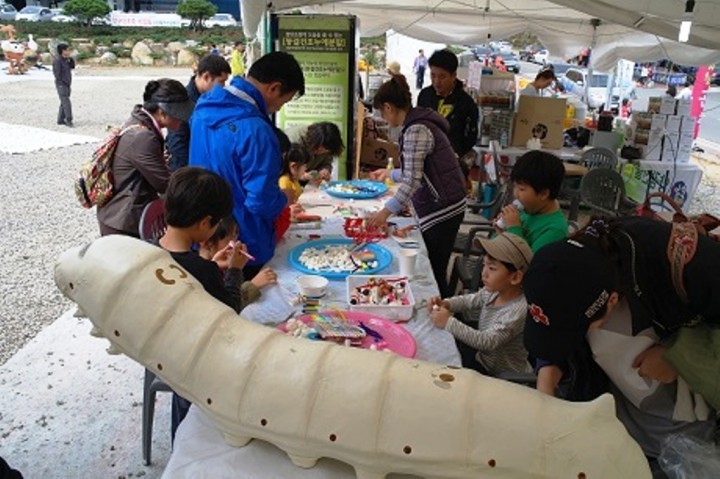 산청한방약초축제 누에 생태 체험장 운영