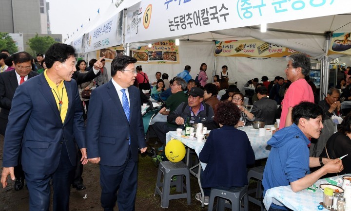권선택 대전시장, ‘제2회 대전칼국수 축제’를 가다!