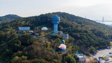 금강철새조망대 AI 위기경보 하향조정으로 재개관