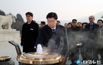 권선택 대전시장, 새해 첫날 국립대전현충원 참배