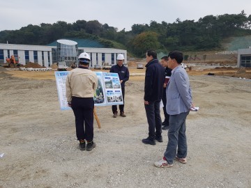 김명원 부군수, 홍농 테마식물원 현장 방문