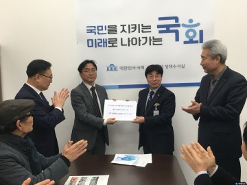 “청주국제공항 민간전용 활주로 신설하라” 116만 도민 서명 정부·국회에 전달