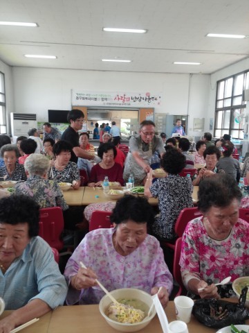 “어르신! 삼계탕 맛있게 드시고 더위 이겨내세요!!”