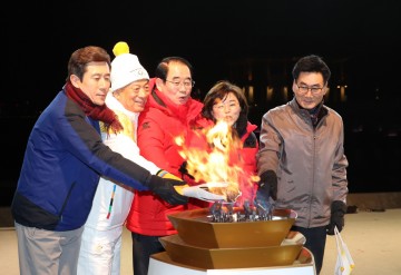  2018 평창동계올림픽 성화 무술년 첫날 포항을 밝히다. 
