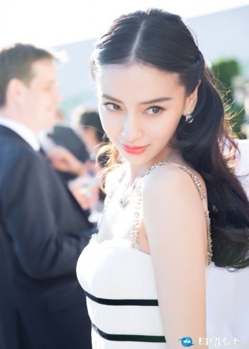 안젤라 베이비, 아이 엄마 맞아?"우아한 여신 자태"