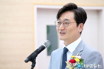 효동 행정복지센터 신청사 개청식에서 축사하는 장철민 의원