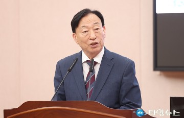시정질문에 답변하는 설동호 대전시교육감