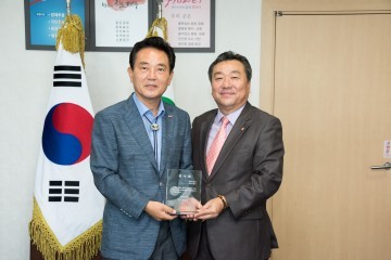 김문오 군수, 한국관광공사로부터 감사패 받아