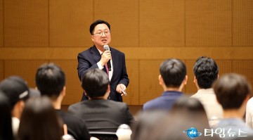 대학교에서 특강하는 이장우 대전시장
