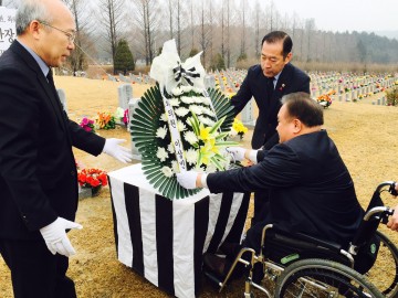 이상민 의원, 세월호 순직 교사‧천안함 전사 장병 묘소 참배