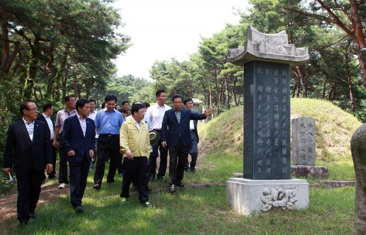 권선택 대전시장, ‘이사동 전통유교 민속마을’ 현장 방문