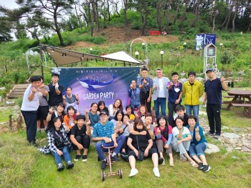8월의 크리스마스이브 가든파티 개최