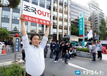 '이번엔 단식 투쟁 나간다...한국당 이학재 의원 “문 정권·조국 못 막으면 개·돼지 전락”