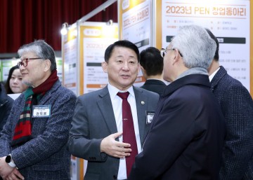 서철모 서구청장, 2023 산학협력 성과학산 FESTA 참관