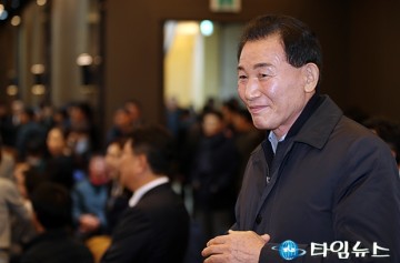 박범계 의원 '출판 기념회'에 참석한 박용갑 전 중구청장