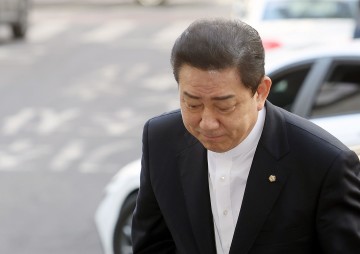 ‘13가지 의혹’ 김병기, 연이틀 29시간 마라톤 조사… 경찰 ‘구속영장’ 만지작