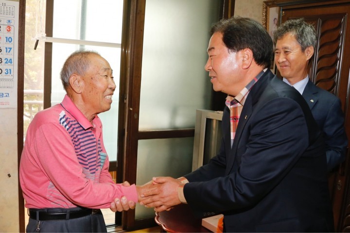 박수범 대덕구청장, 90대 이산가족 상봉 대상자 격려