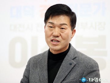 이석봉 선거사무소 개소식에서 축사하는 윤소식 국회의원 예비후보