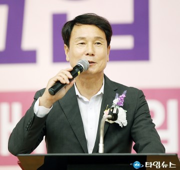 이상래 대전시의회 의장, K-뷰티는 이제 대전…빵은 성심당