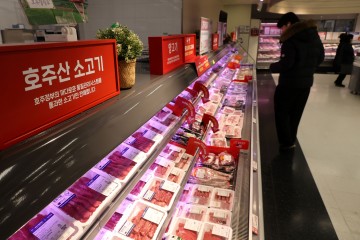 물가·환율 파상공세에 꽁꽁 얼어붙은 소비심리… 1년 만에 최대폭 하락