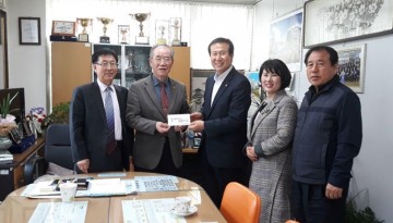 팔복동주민센터·대한노인회 성금 전달