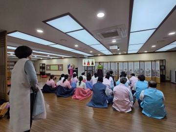 한국효문화진흥원, 외국인 대상 전통 예절·다례 체험 진행