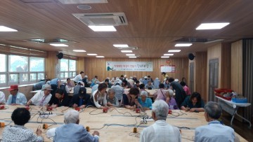 충북북부보훈지청, 치매예방 목걸이 목재체험